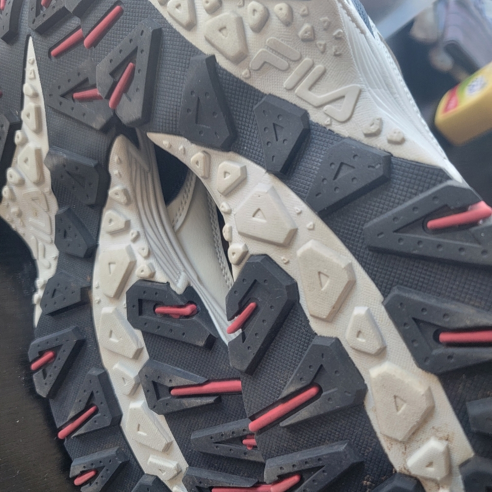 Fila athletic shoes - Picture 3 of 4
